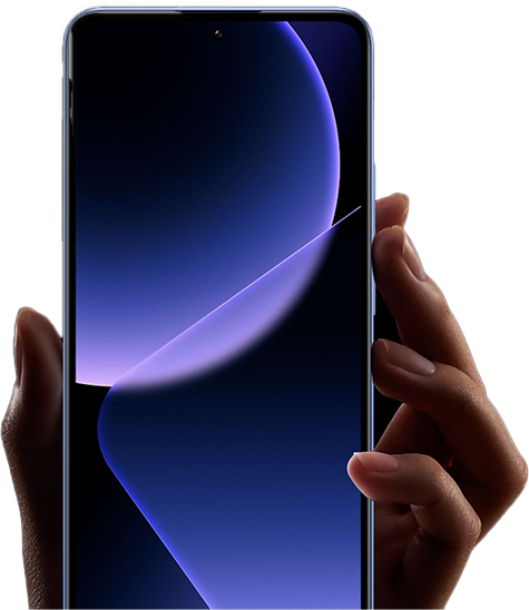 Eine Hand hält das Xiaomi 13T Pro